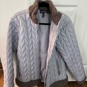Women’s Patagonia coat with fleece detail